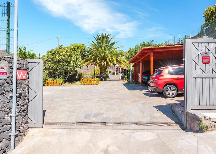 Wooden House With Private Pool Lush Garden * Σαν Κριστόμπαλ ντε Λα Λαγούνα