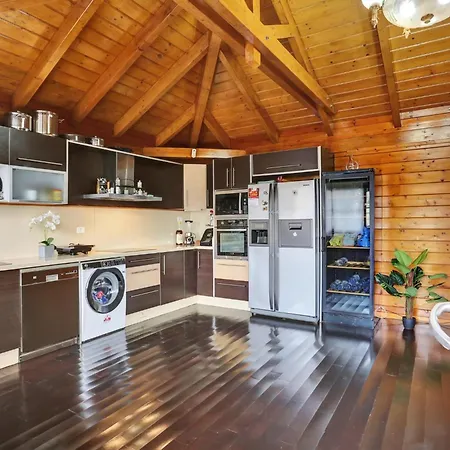Сasa de vacaciones Wooden House With Private Pool Lush Garden La Laguna (Tenerife)