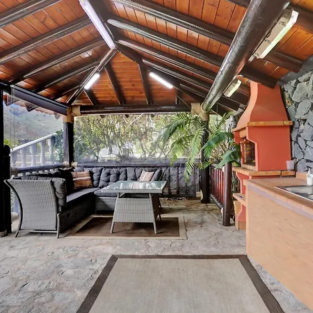 Сasa de vacaciones Wooden House With Private Pool Lush Garden *