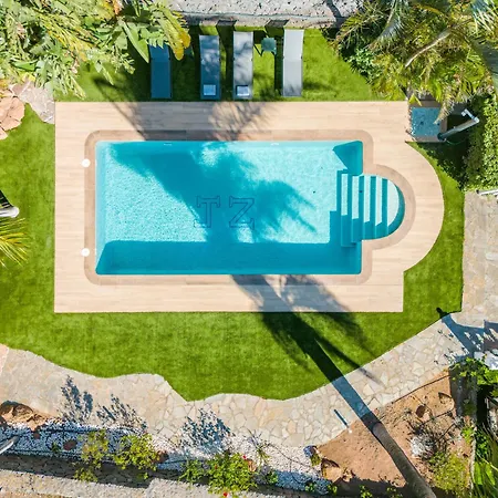 Semesterbostad Wooden House With Private Pool Lush Garden La Laguna (Tenerife)