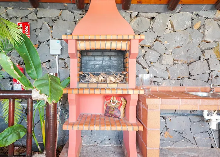 بيت للعطل Wooden House With Private Pool Lush Garden لا لاغونا