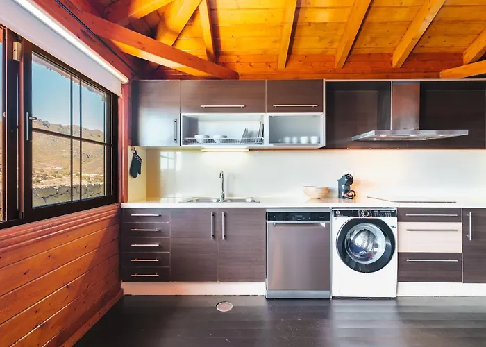 بيت للعطل Wooden House With Private Pool Lush Garden *