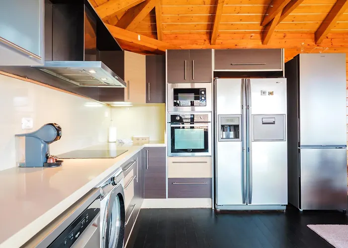 Wooden House With Private Pool Lush Garden بيت للعطل *