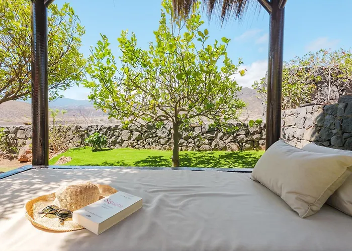 بيت للعطل Wooden House With Private Pool Lush Garden لا لاغونا