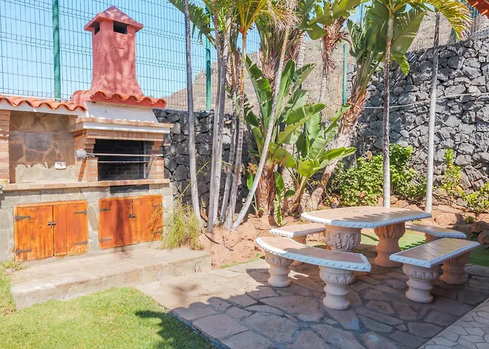 بيت للعطل Wooden House With Private Pool Lush Garden لا لاغونا