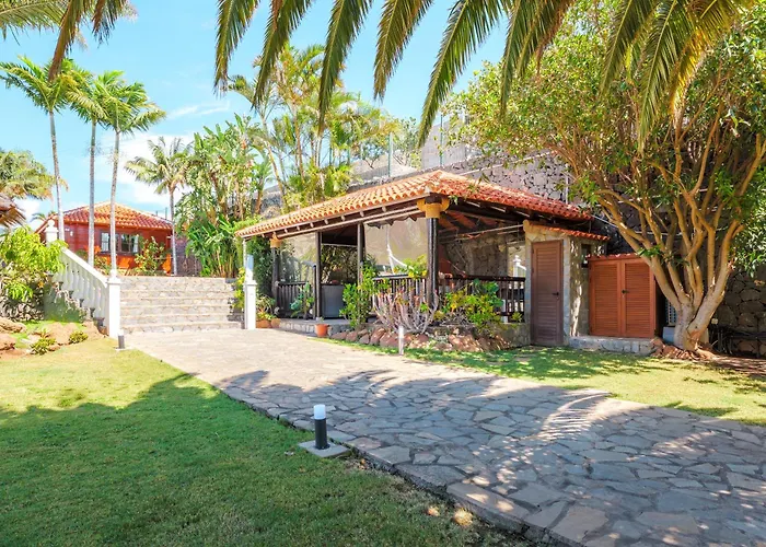 Wooden House With Private Pool Lush Garden بيت للعطل لا لاغونا