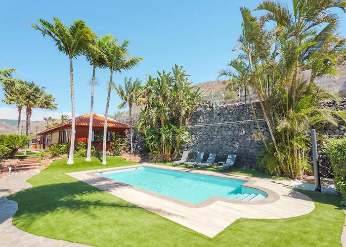 Wooden House With Private Pool Lush Garden Nyaraló La Laguna