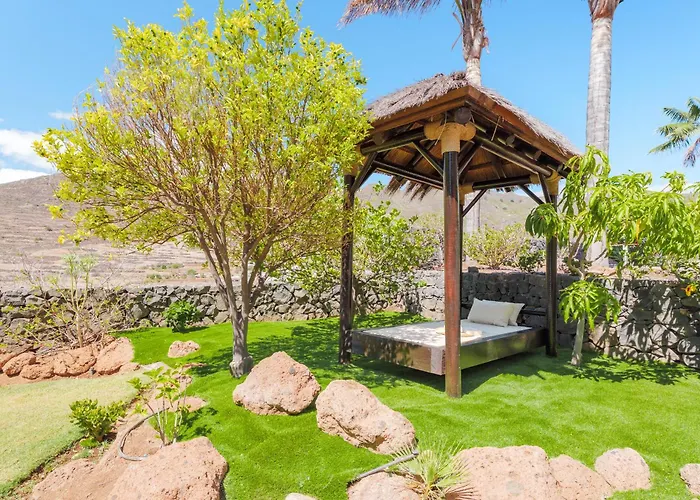 بيت للعطل Wooden House With Private Pool Lush Garden