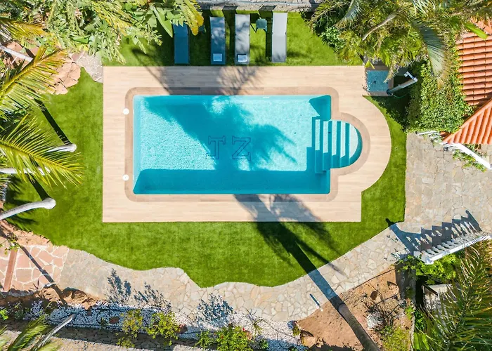 بيت للعطل Wooden House With Private Pool Lush Garden لا لاغونا