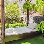 Ferienhaus Wooden House With Private Pool Lush Garden *