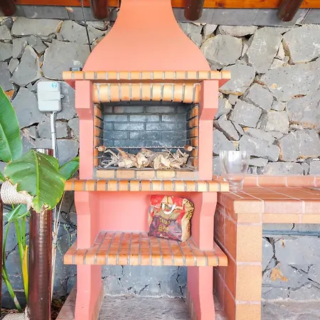בית נופש Wooden House With Private Pool Lush Garden לה לגונה