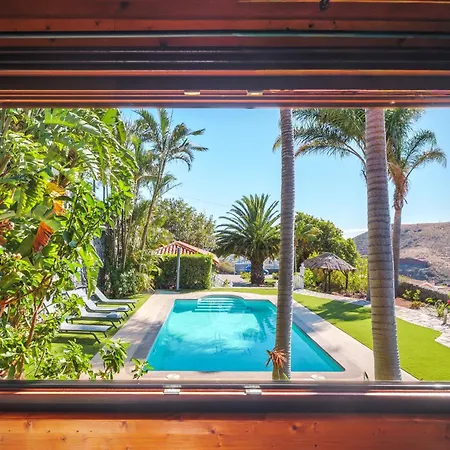 בית נופש Wooden House With Private Pool Lush Garden