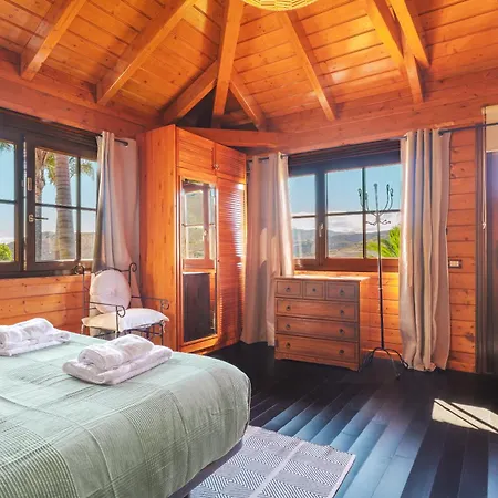 בית נופש Wooden House With Private Pool Lush Garden *