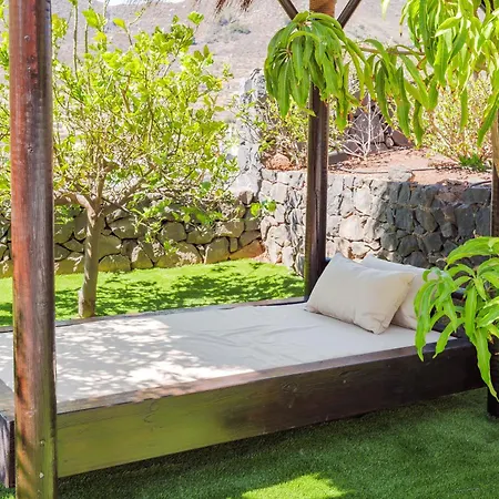 בית נופש Wooden House With Private Pool Lush Garden *