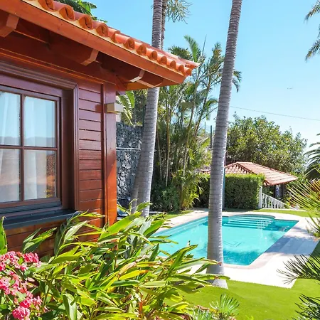Wooden House With Private Pool Lush Garden בית נופש *