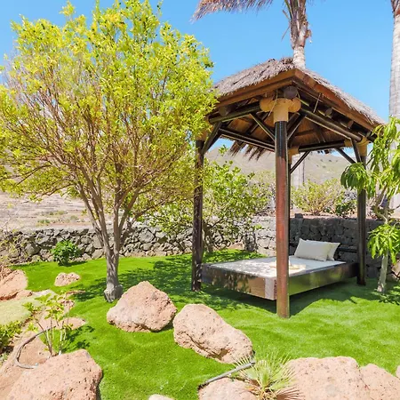 בית נופש Wooden House With Private Pool Lush Garden