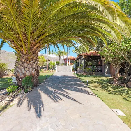 Wooden House With Private Pool Lush Garden בית נופש